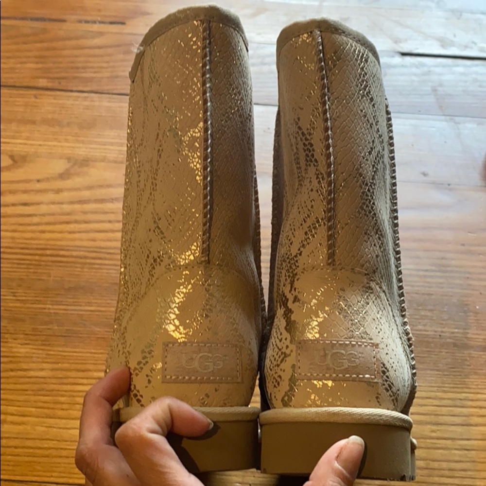 Women’s size 7 Snake print Uggs